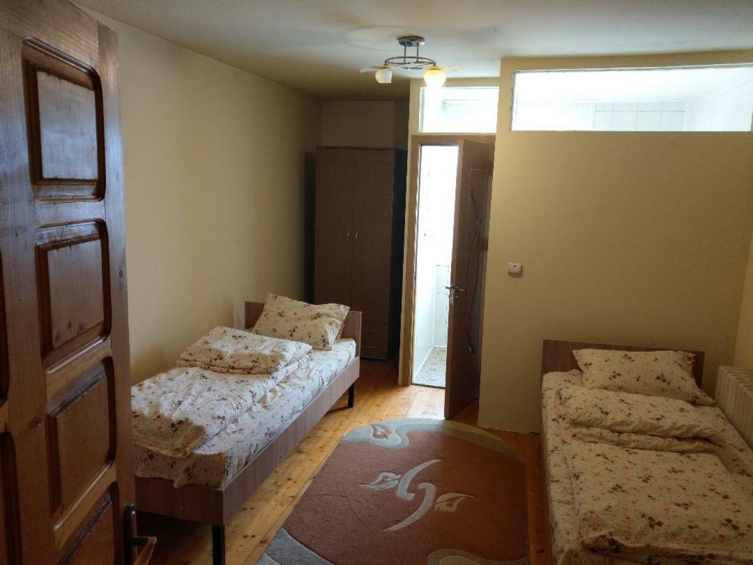 Lary Hostel Σουκεάβα Εξωτερικό φωτογραφία