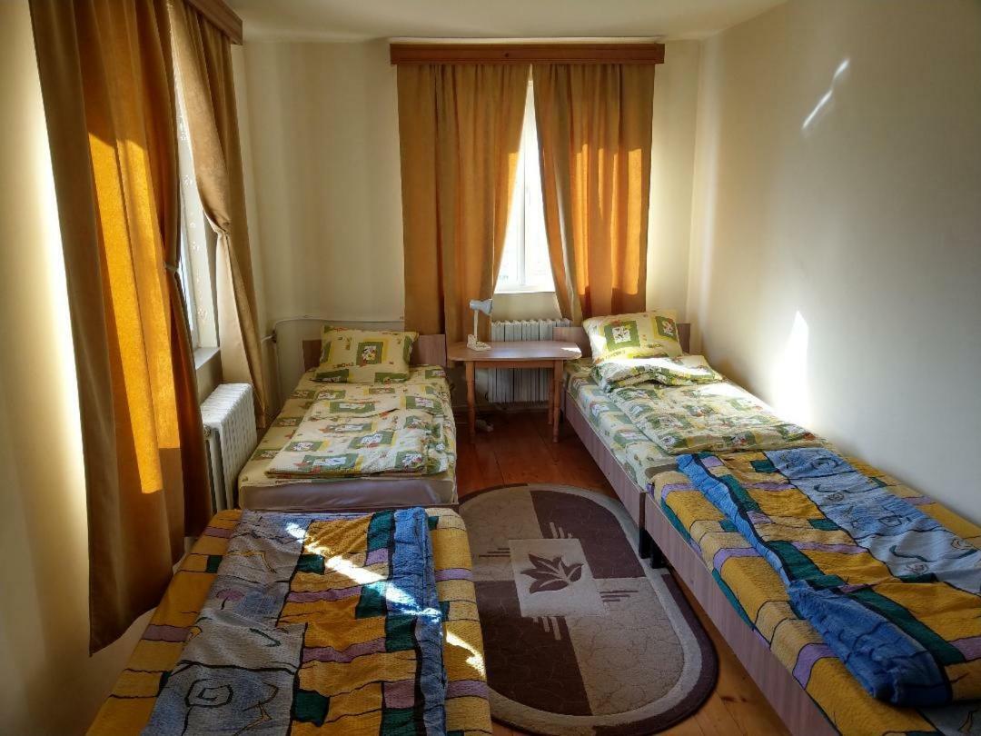 Lary Hostel Σουκεάβα Εξωτερικό φωτογραφία