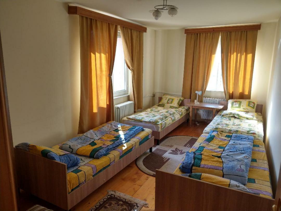 Lary Hostel Σουκεάβα Εξωτερικό φωτογραφία