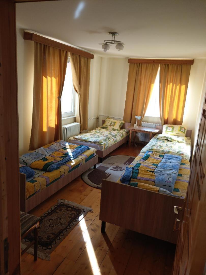 Lary Hostel Σουκεάβα Εξωτερικό φωτογραφία